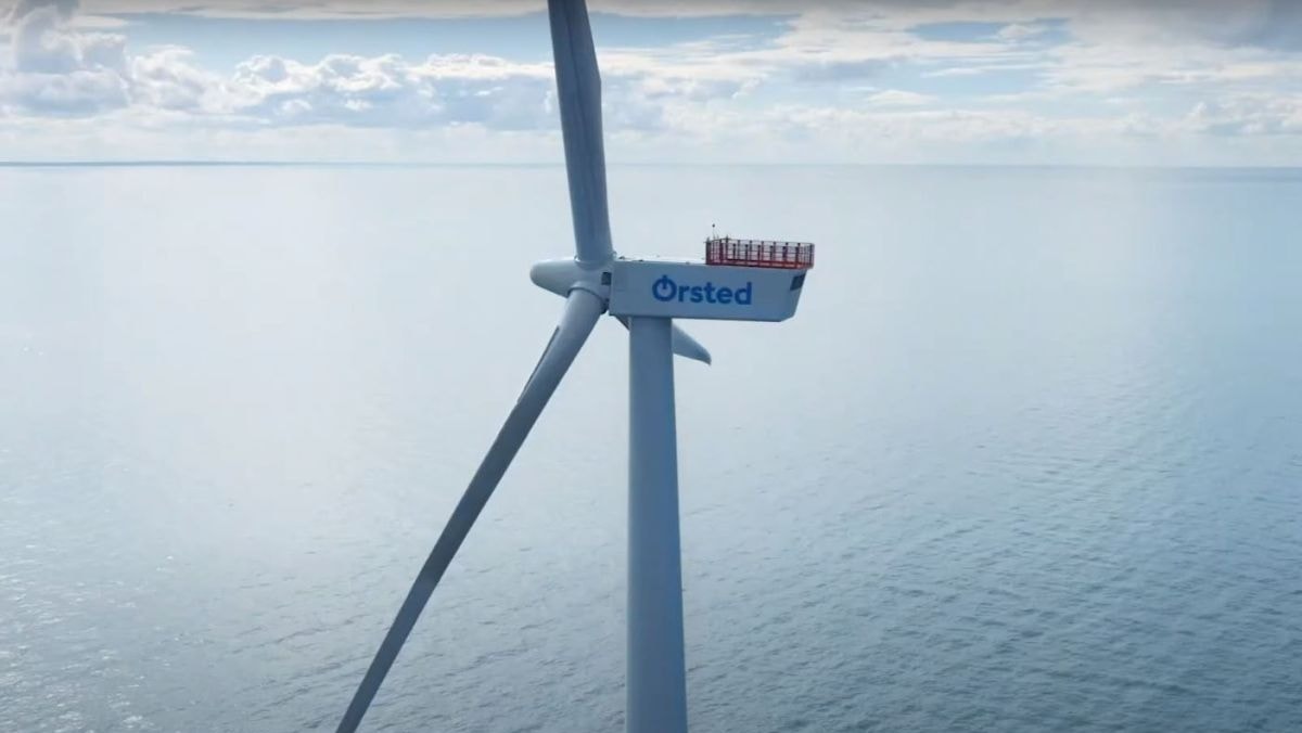 Orsted crolla (-16%) in borsa dopo lo stop di Trump al progetto eolico nel Rhode Island. Analisti: aumento di capitale a rischio