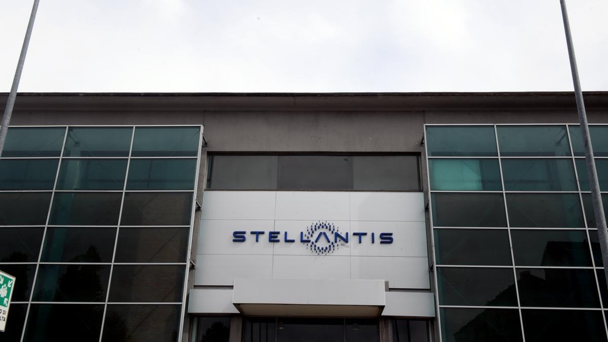 Gli hedge fund sfidano l'automotive europeo: 127 milioni di euro di posizioni short su Stellantis