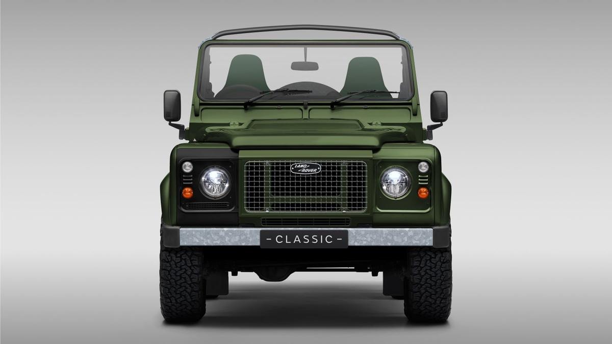 Il ritorno del mito: Classic Defender V8 di Land Rover, ispirata al fuoristrada di Winston Churchill, in soli 10 esemplari