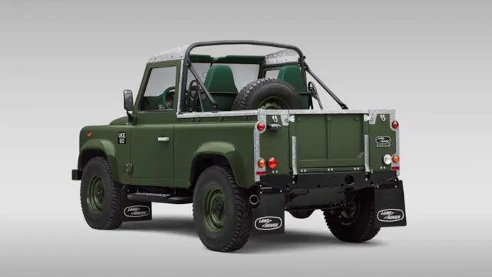 Il ritorno del mito: Classic Defender V8 di Land Rover, ispirata al fuoristrada di Winston Churchill, in soli 10 esemplari