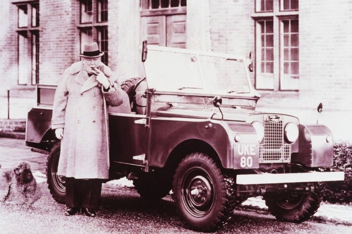 Il ritorno del mito: Classic Defender V8 di Land Rover, ispirata al fuoristrada di Winston Churchill, in soli 10 esemplari