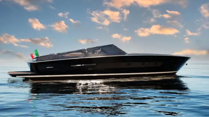 Cuore sportivo, stile italiano e fascino senza tempo per l’open cruiser runabout Itama 54