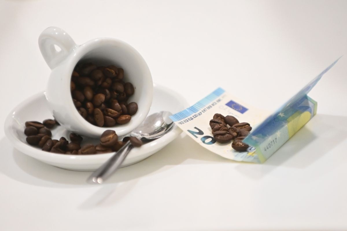 Caffè a prezzi record: da Keurig Dr Pepper a Dutch Bros ecco le 5 azioni che sfidano il mercato