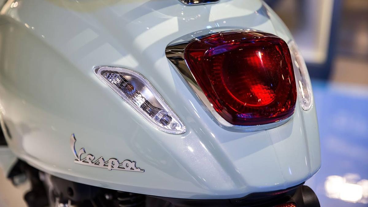 Piaggio resiste in un mercato debole: con Vespa e scooter margini al sicuro. Ed è attesa una nuova crescita dal 2026