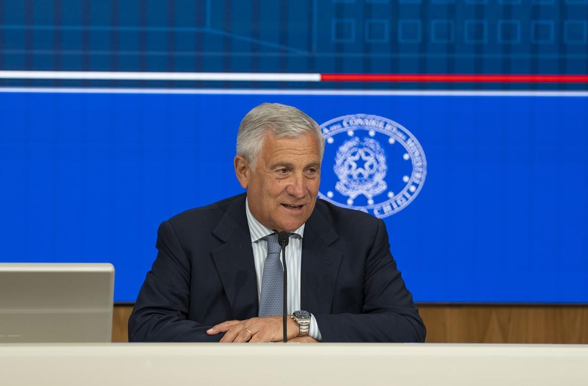 Tajani: «No a nuove tasse sulle banche. Lo Stato resti arbitro»