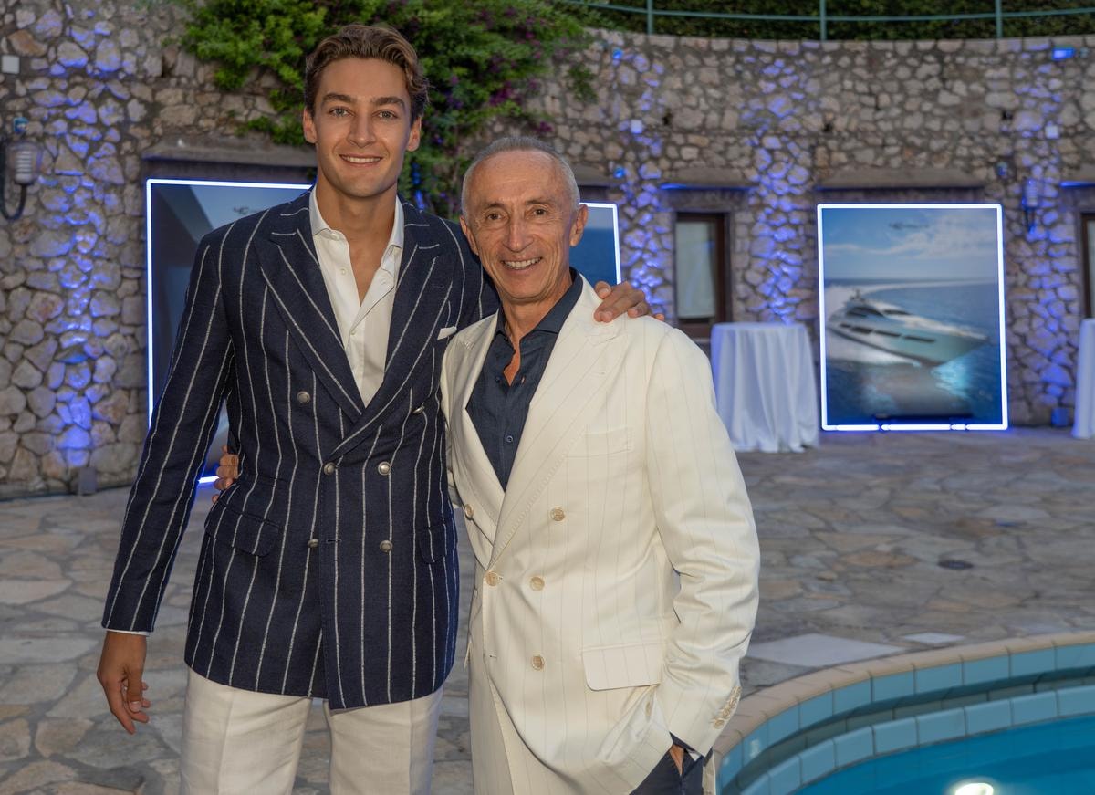 A destra, Alberto Galassi, ceo di Ferretti Group, a Capri col pilota di Formula 1 e armatore di Pershing George Russell.