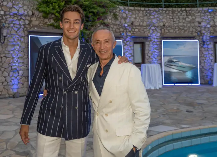A destra, Alberto Galassi, ceo di Ferretti Group, a Capri col pilota di Formula 1 e armatore di Pershing George Russell.