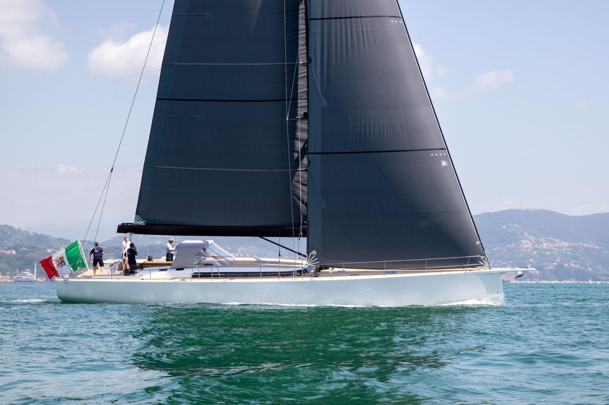 Dai superyacht per crociere esclusive ai racer per regatanti duri e puri, la vela conquista tutti