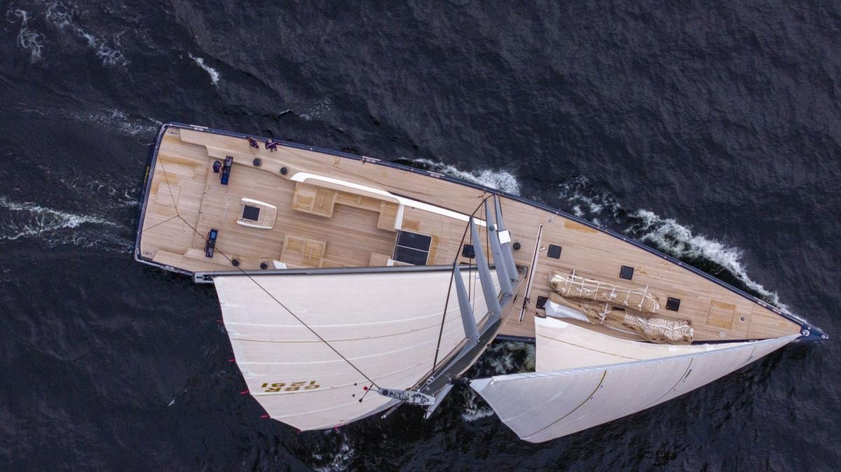 Dai superyacht per crociere esclusive ai racer per regatanti duri e puri, la vela conquista tutti
