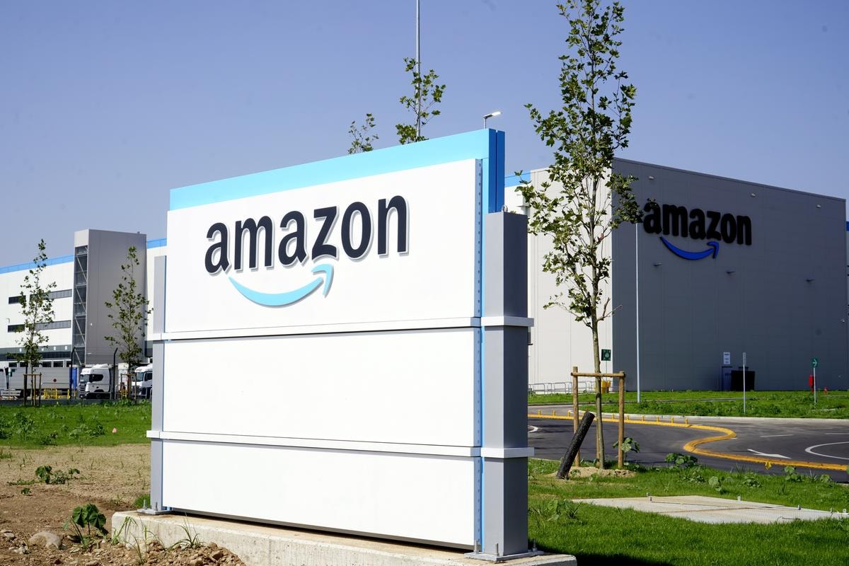 Un deposito di Amazon