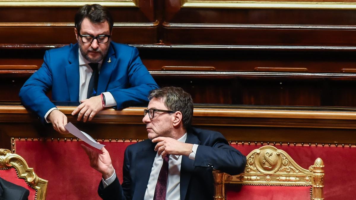 Manovra, riunione della Lega con Giorgetti e Salvini: tra le priorità un maggior contributo delle banche e flat tax al 15%