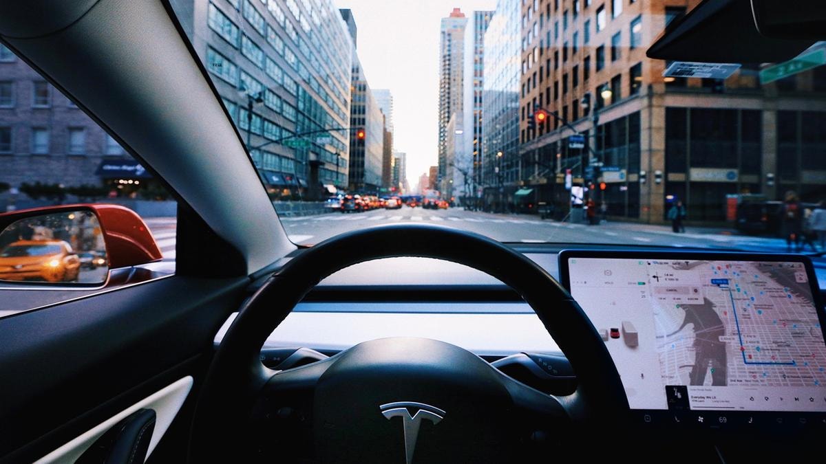 Tesla apre i Robotaxi al grande pubblico: ecco come provarli. Così Elon Musk vuole espandere il servizio negli Usa
