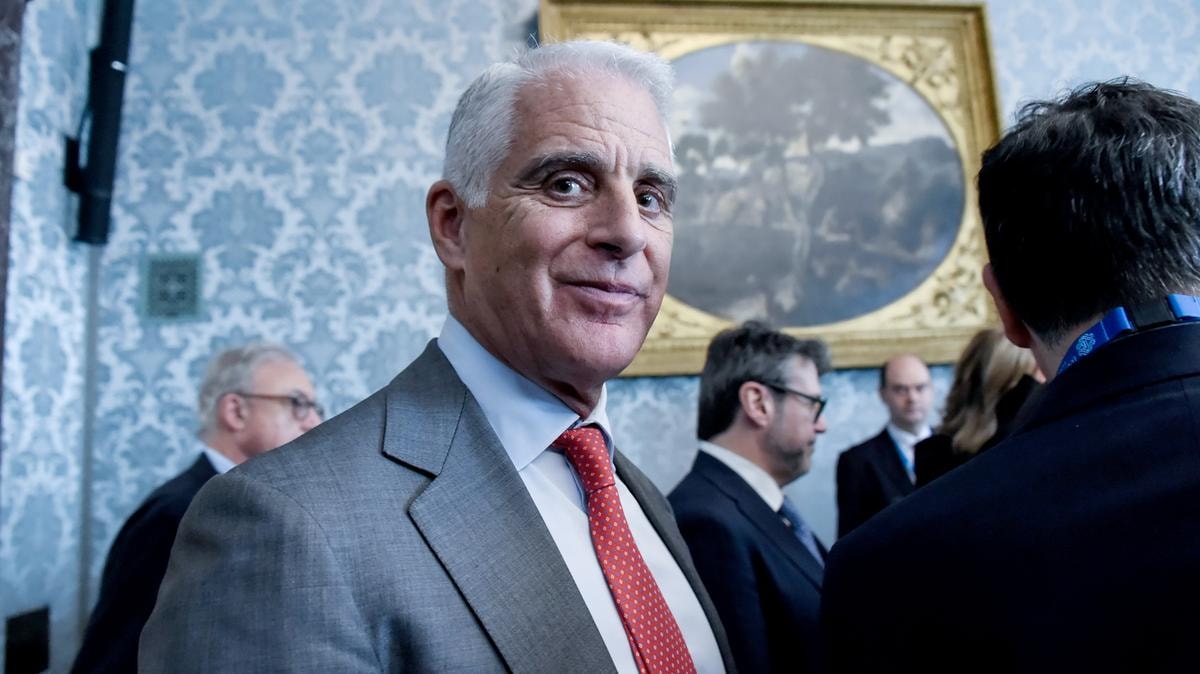 Unicredit, Orcel conferma la scalata: saliremo al 30% di Commerzbank entro l’anno. Avanti anche con il governo tedesco contro