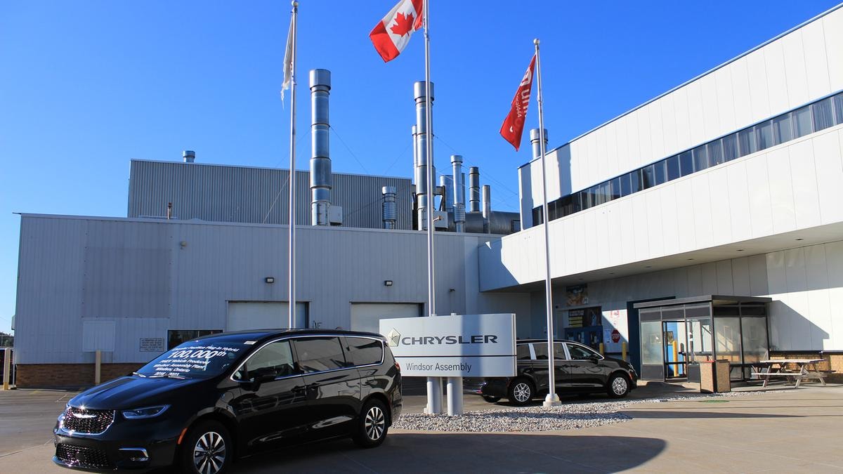 Il Canada rinvia gli obiettivi sulle auto elettriche: il governo Carney va incontro a Stellantis e agli altri big 
