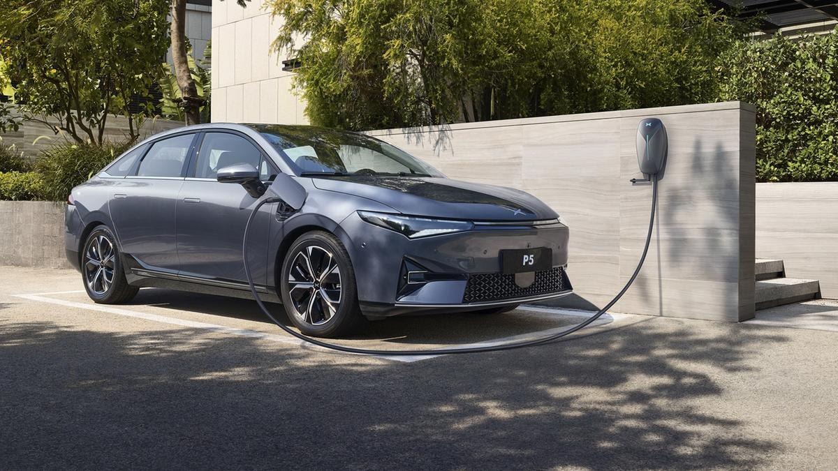 Automotive, i produttori europei venderanno 2 milioni di macchine elettriche in meno con lo slittamento degli obblighi green
