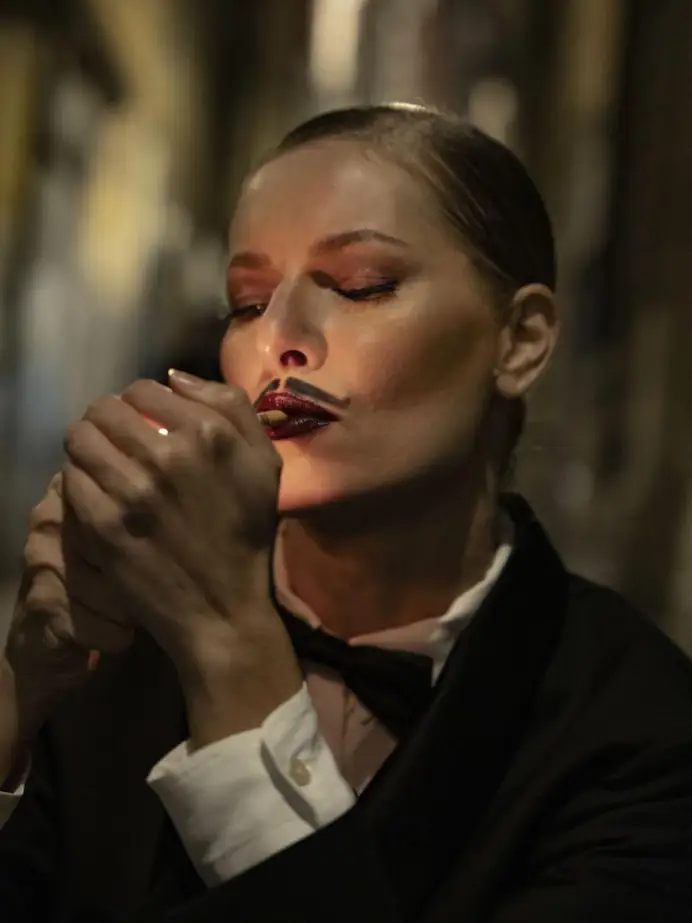 Ludmilla Voronkina Bozzetti nello scatto dedicato alla Liguria. Foto di Andrea Varani.