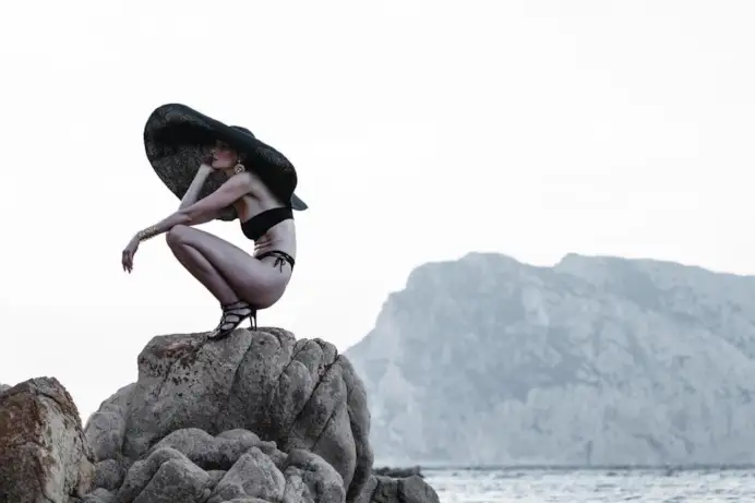 Ludmilla Voronkina Bozzetti nello scatto dedicato alla Sardegna. Foto di Andrea Varani.
