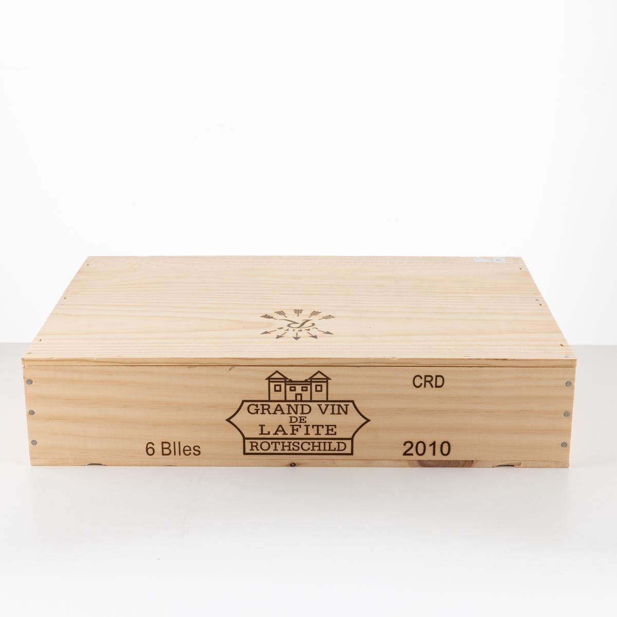 Cassa di Château Lafite Rothschild del 2010 (lotto 399, stima da 3 a 4mila euro).