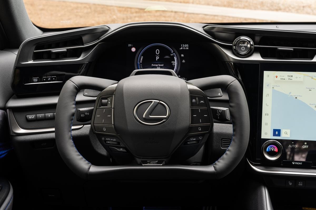 Lexus RZ: la nuova elettrica di lusso che guida come una F1