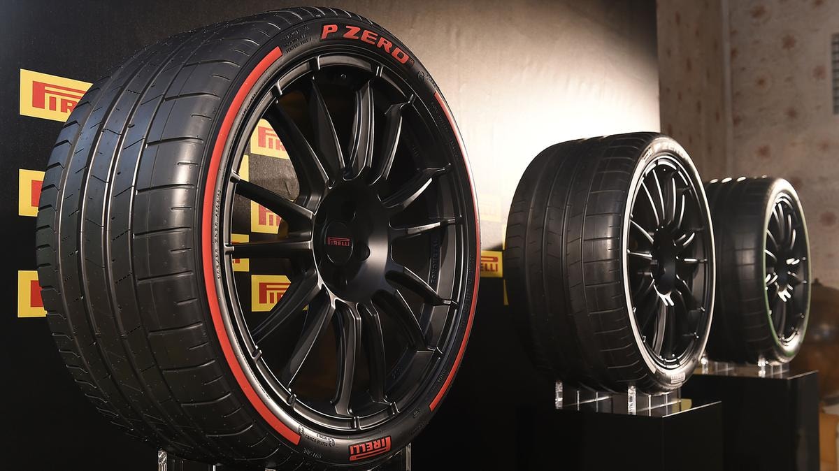 Pirelli, accordo con Aston Martin: le nuove auto avranno la tecnologia protetta dal golden power