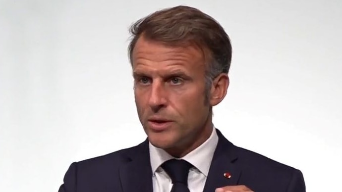 Francia, Fitch declassa il rating da AA- ad A+ e boccia i conti pubblici
