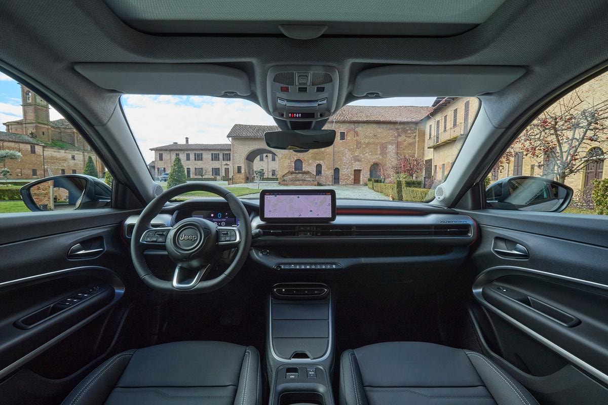 Piccola, robusta e 100% Jeep: Avenger conquista la montagna lombarda