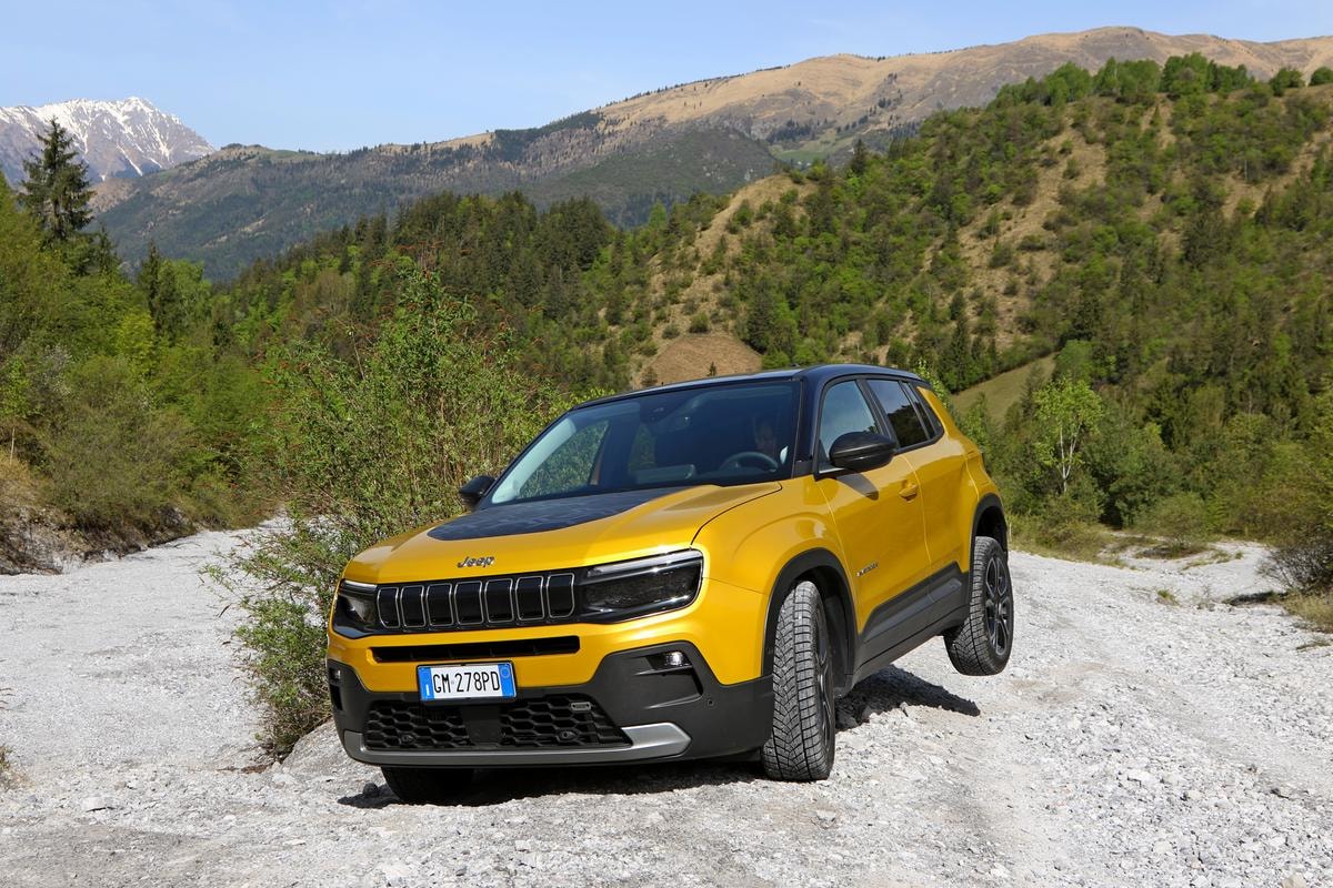 Piccola, robusta e 100% Jeep: Avenger conquista la montagna lombarda
