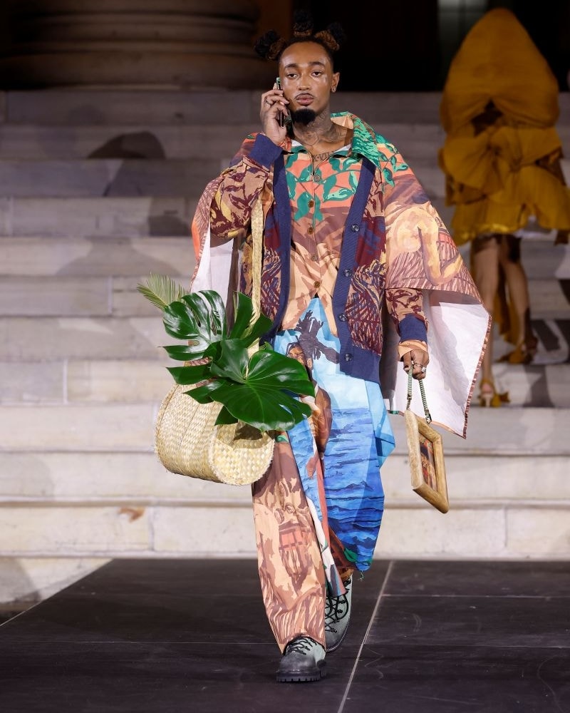 Un look Ahmrii Johnson per lo show Kidsuper x Brooklyn borough hall (ph Francesc Ten/MFF)