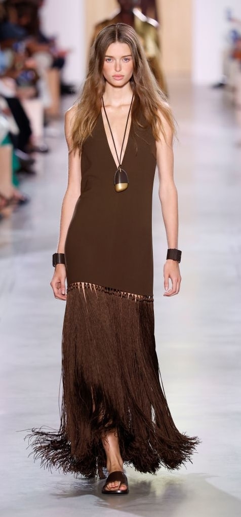 Un look Michael Kors p-e 2026 (ph Francesc Ten/MFF)