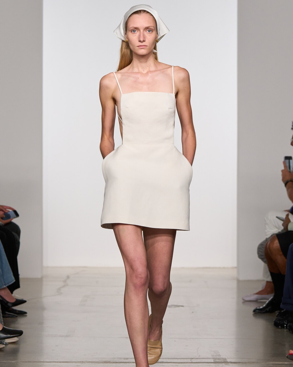 Un look Calvin Klein spring-summer 2026 (courtesy Calvin Klein)