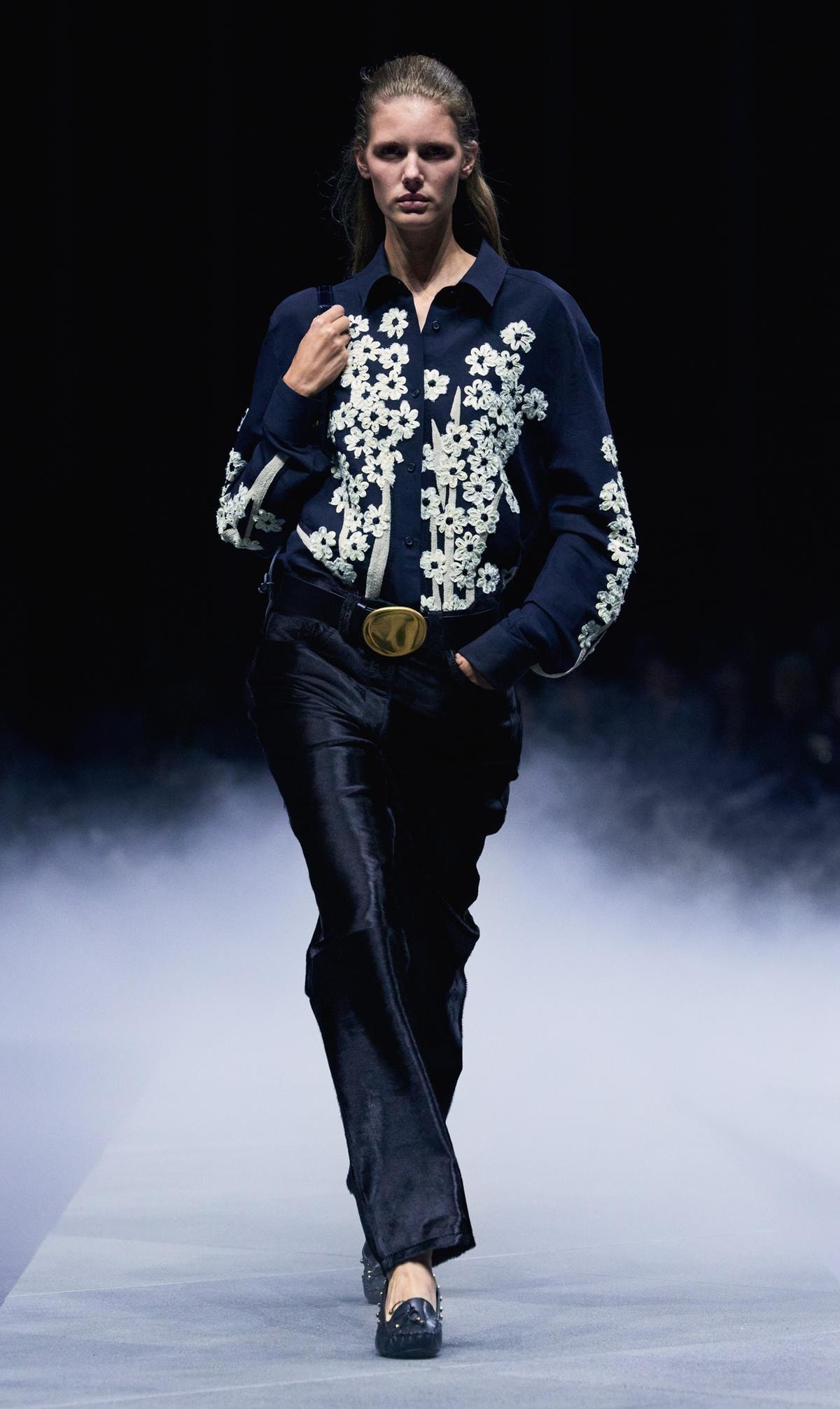 Un look Khaite spring-summer 2026 (courtesy Khaite)