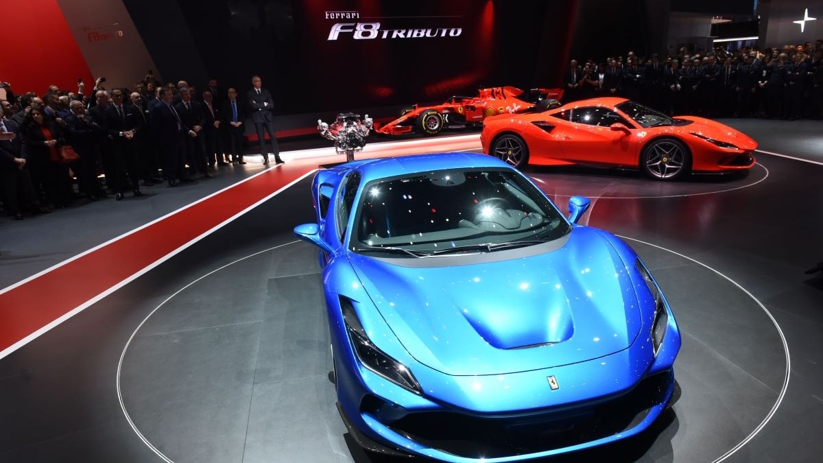 Ferrari quasi come Hermès ma con più potenziale in borsa: 484 euro il target price di Berenberg