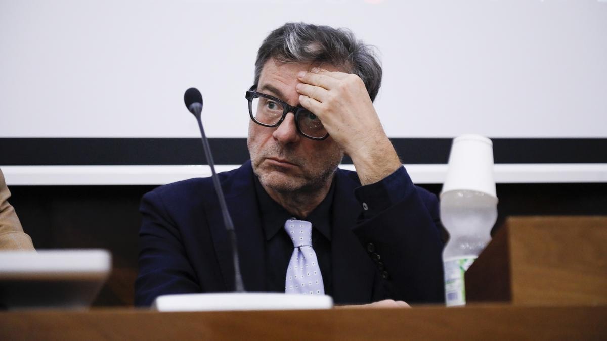 Manovra, spunta un tesoretto da 16 miliardi. Ma ora sul bilancio pesano le spese militari
