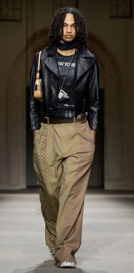 Un look Coach spring 2026 (ph Isidore Montag, courtesy Coach)