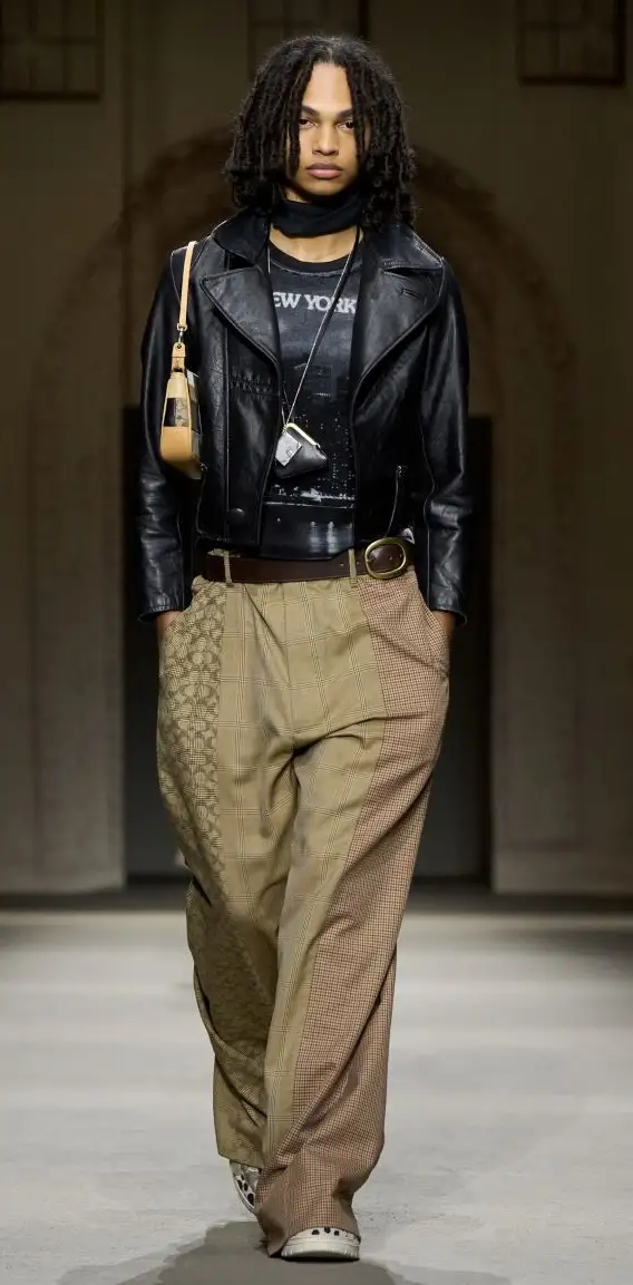 Un look Coach spring 2026 (ph Isidore Montag, courtesy Coach)