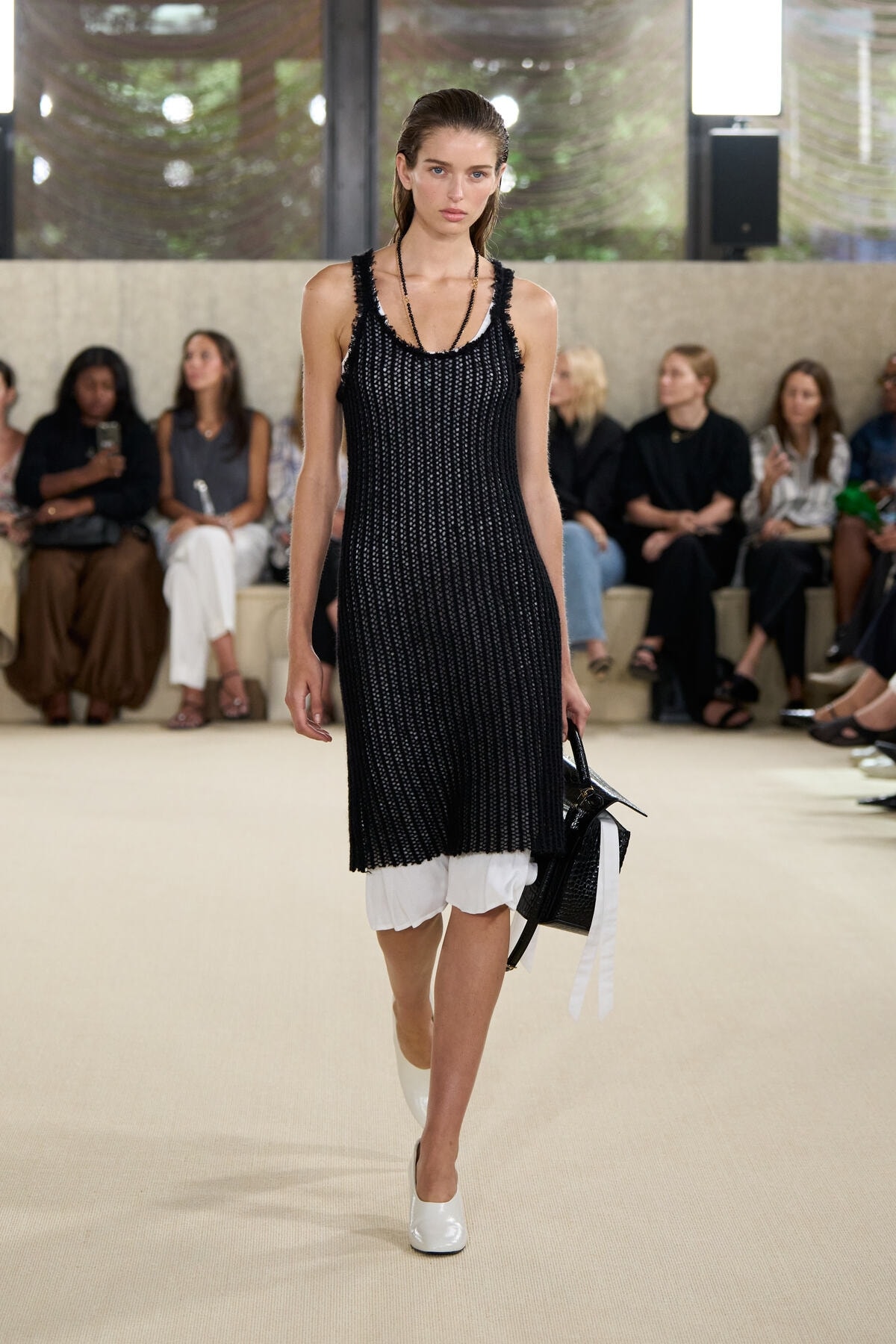 Un look Toteme spring-summer 2026 (courtesy Toteme)