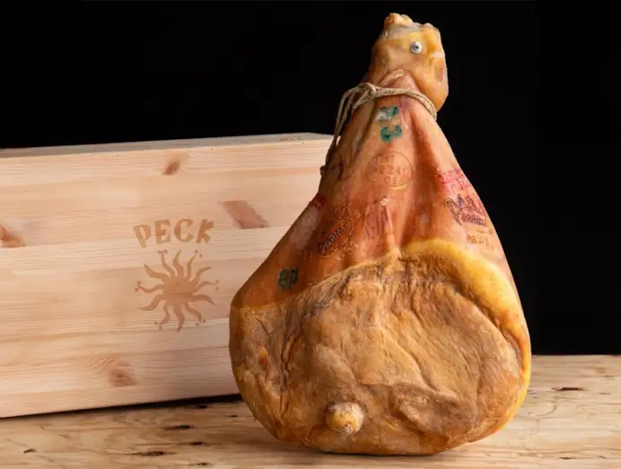 A Milano per la Settimana della moda? C’è un invito da non perdere: il Festival del Prosciutto da Peck