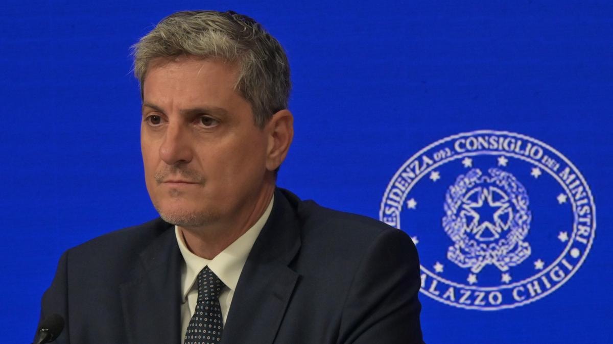 Il ddl AI è legge: introdotto il reato di deepfake