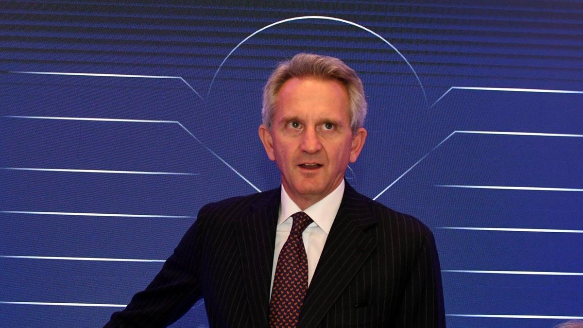 La lettera di addio di Nagel a Mediobanca: in 20 anni pagati 8,5 miliardi di dividendi. Mps «selvaggio vincitore»