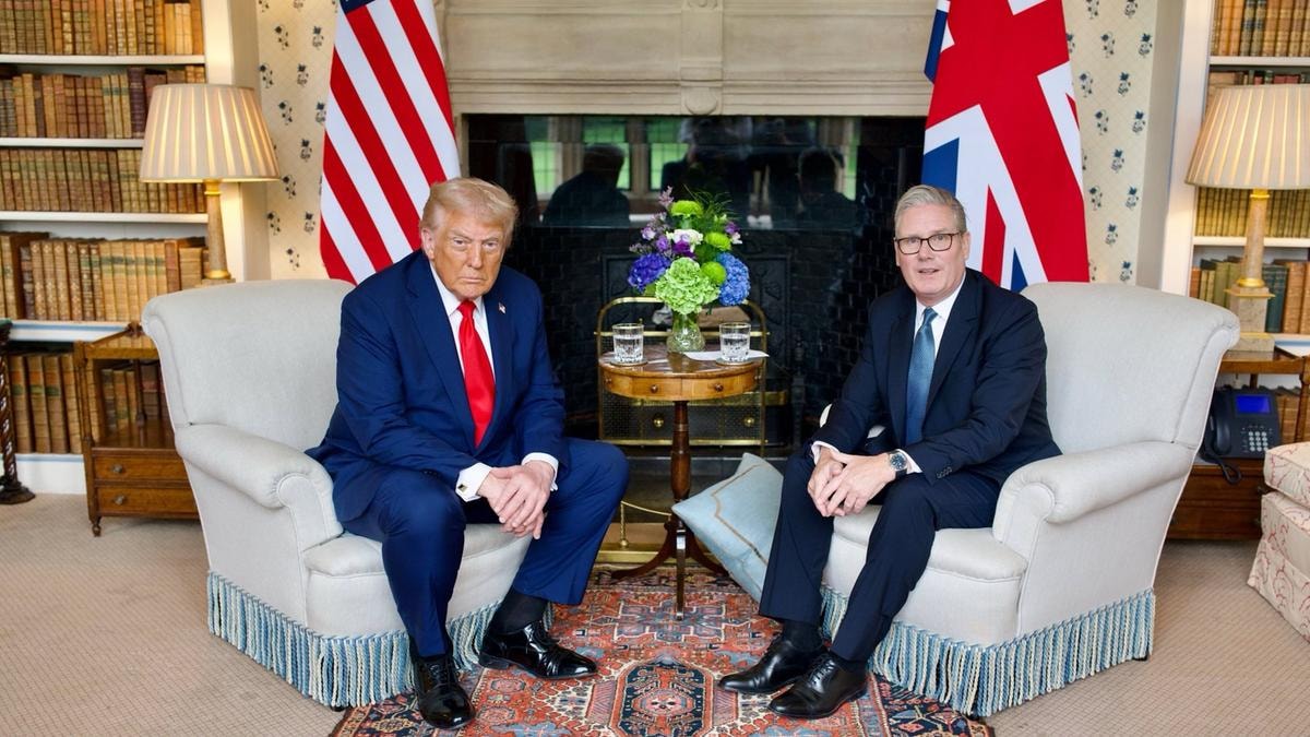Guerra in Ucraina, Trump al premier inglese Starmer: sono molto deluso da Putin, colpiamolo con il petrolio