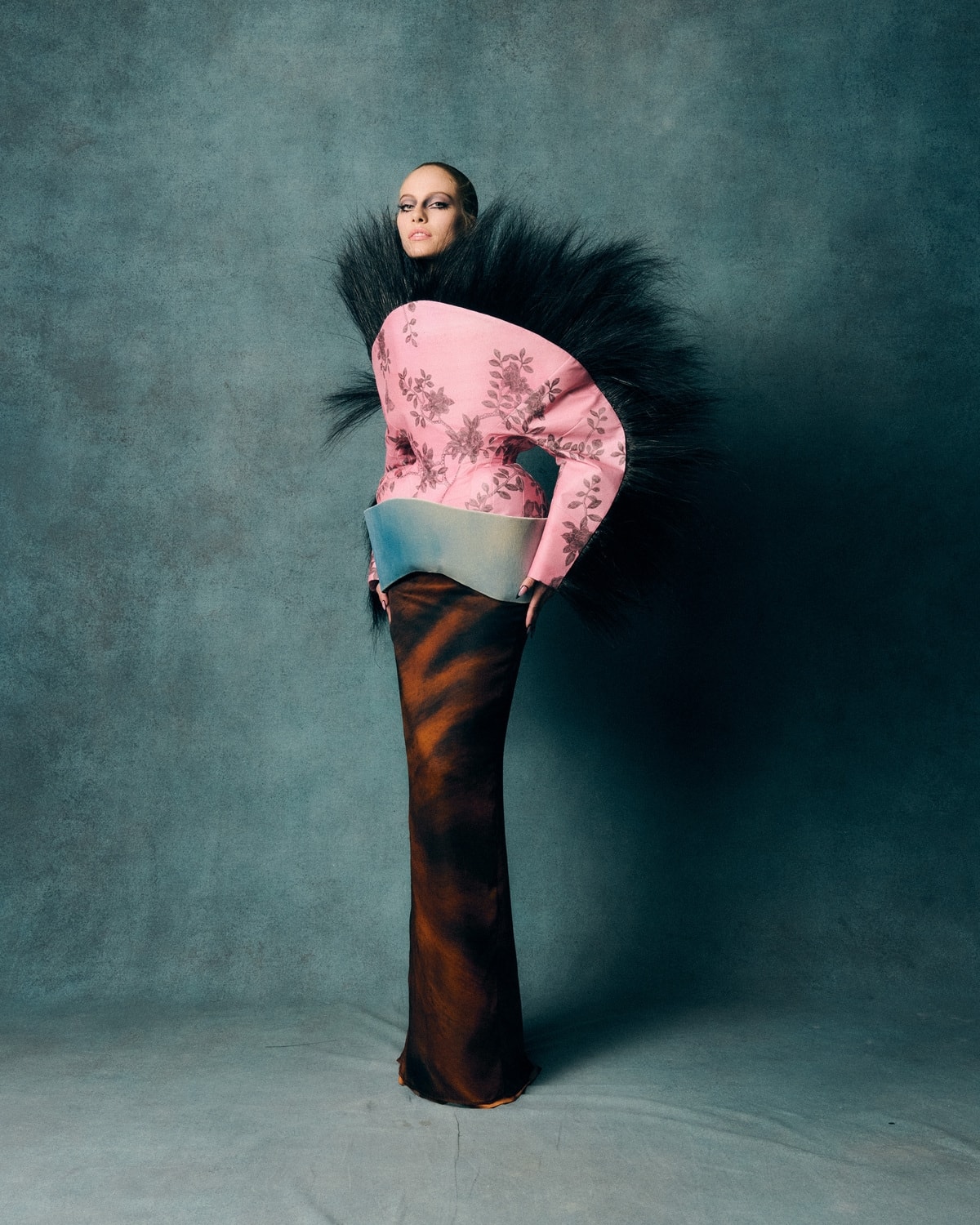 Un look Harris Reed spring-summer 2026 (foto Suleika Mueller/courtesy Harris Reed)