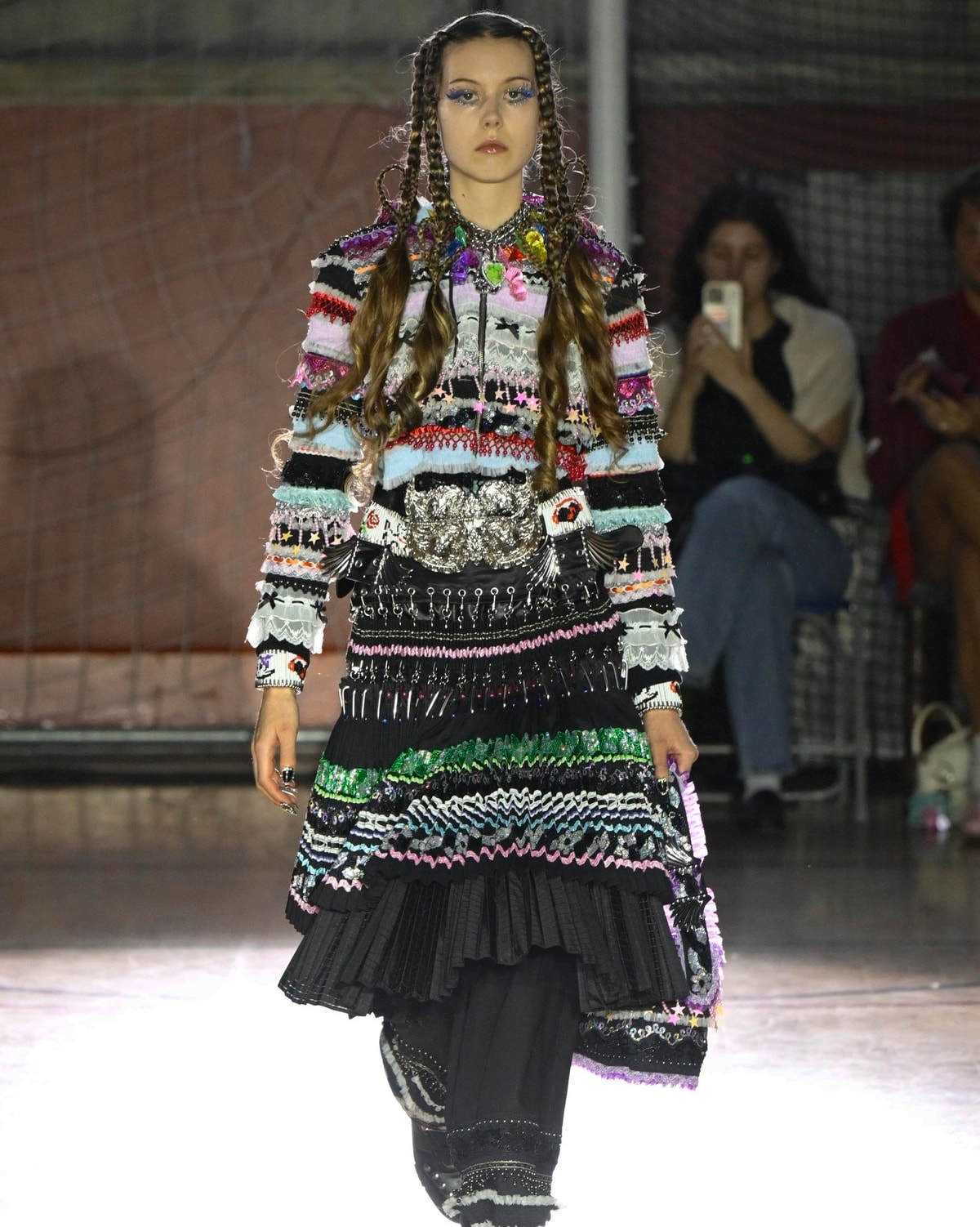 Un look Chopowa Lowena primavera-estate 2026 (foto Francesc Ten/MFF)