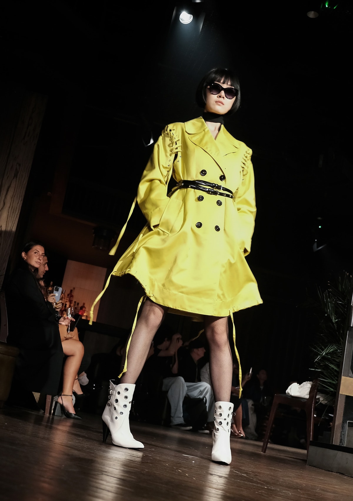Un look John Richmond primavera-estate 2026 (foto Dave Benett/courtesy John Richmond)