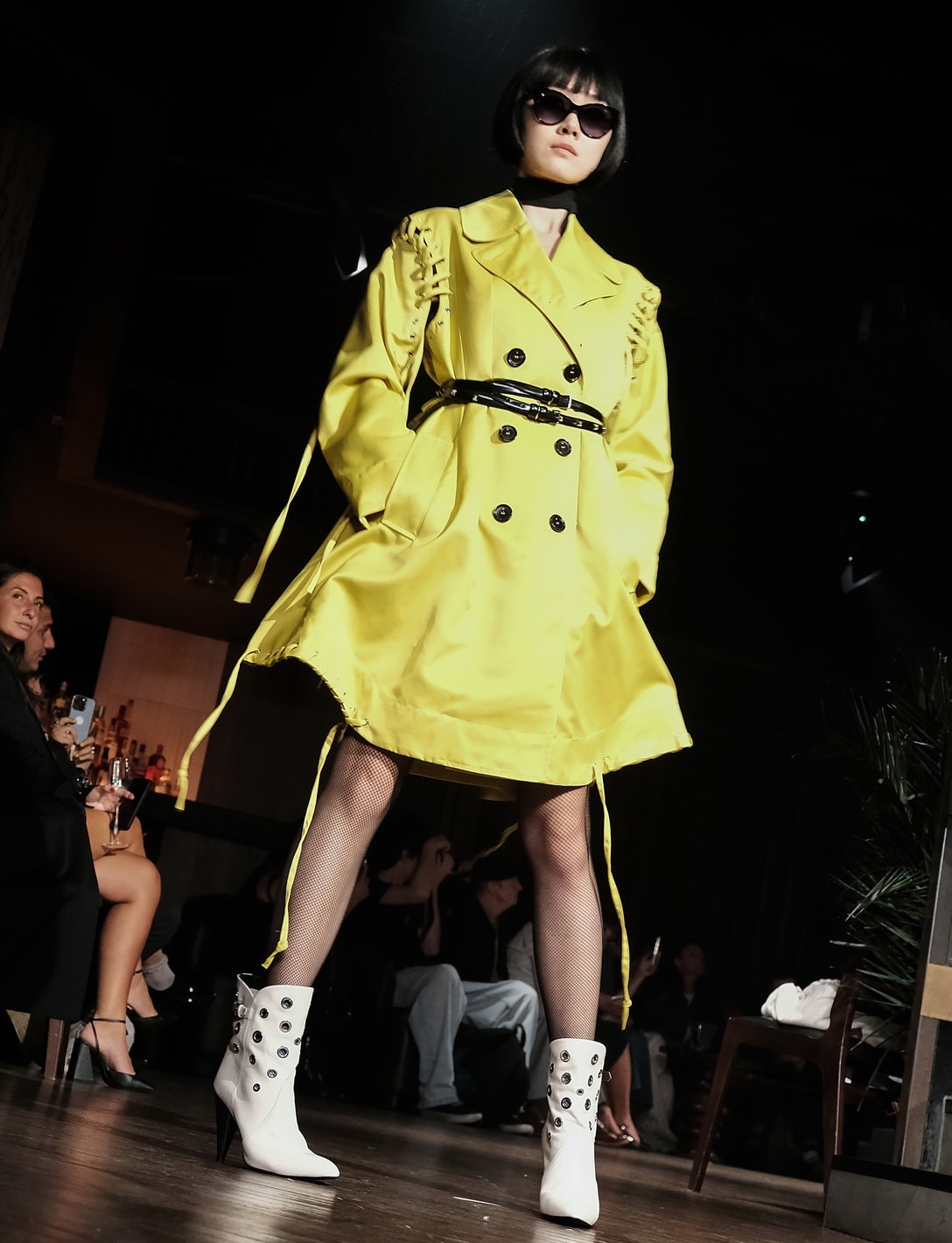 Un look John Richmond primavera-estate 2026 (foto Dave Benett/courtesy John Richmond)