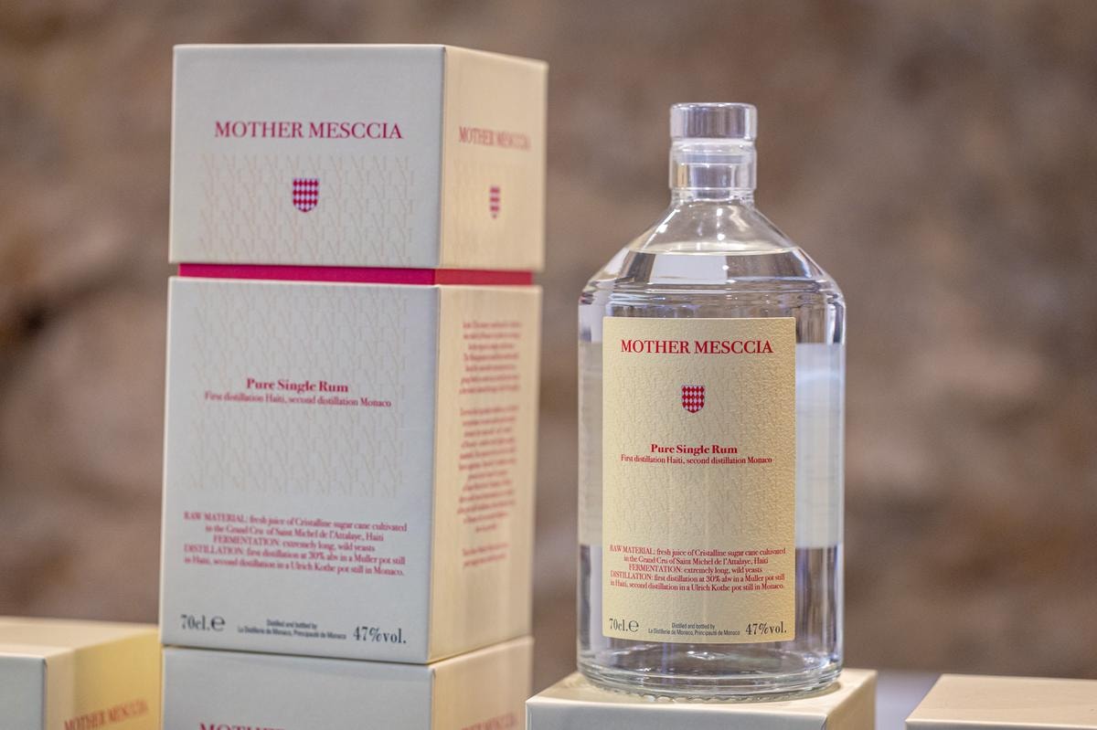 Mother Messcia, rum bianco haitiano distillato di canna da zucchero dalla rara varietà Crystalline.