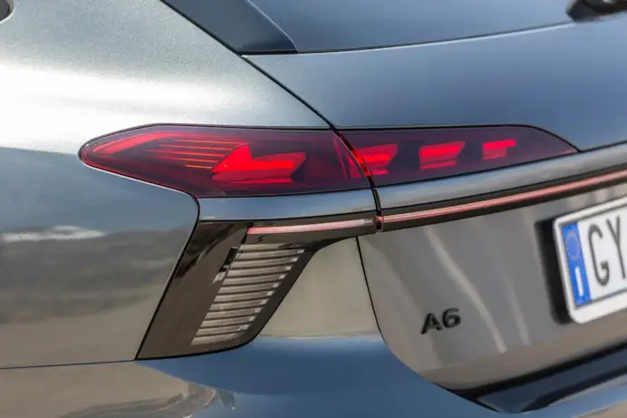 Oltre 750 km di autonomia: la rivoluzione elettrica della nuova Audi A6 e-tron