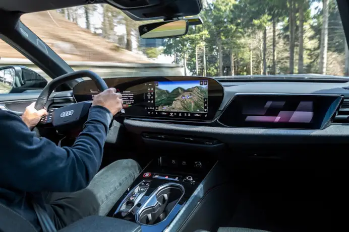Oltre 750 km di autonomia: la rivoluzione elettrica della nuova Audi A6 e-tron