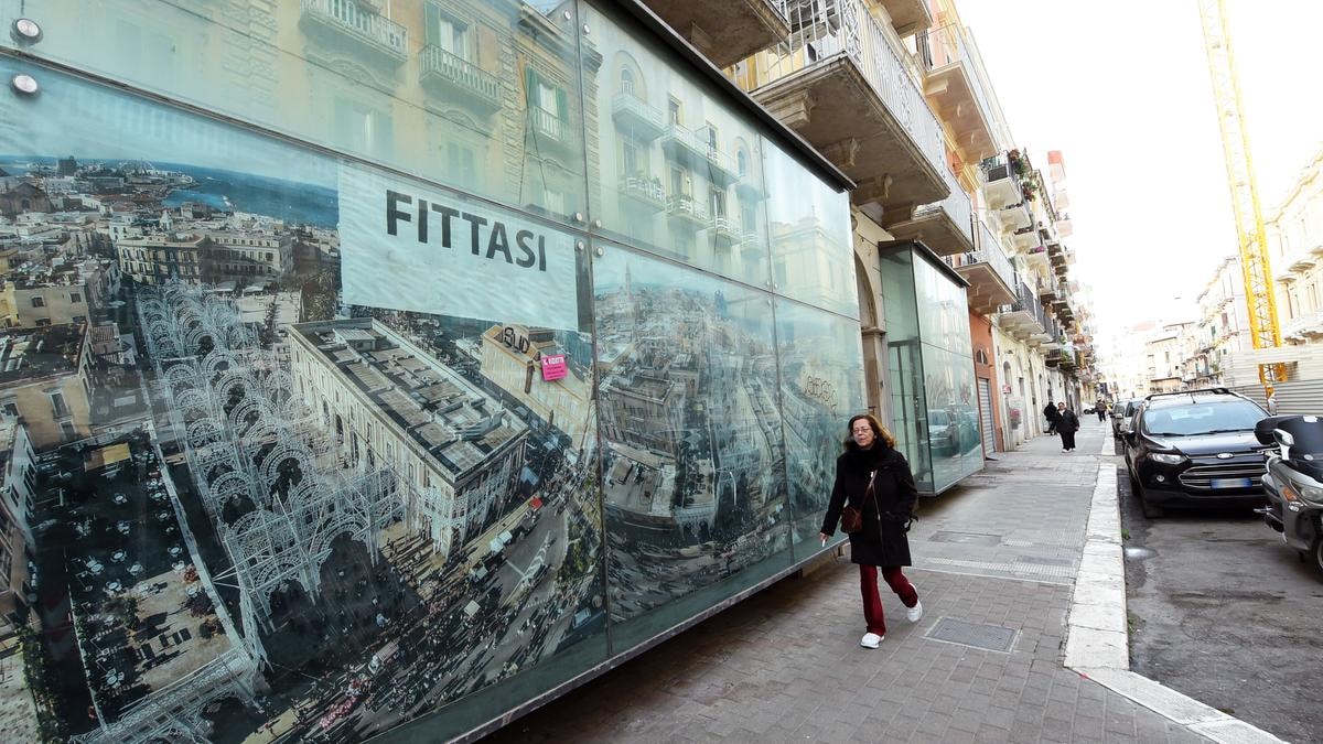 Manovra, la proposta di FdI per una cedolare secca al 21% sugli immobili commerciali sfitti nei centri storici