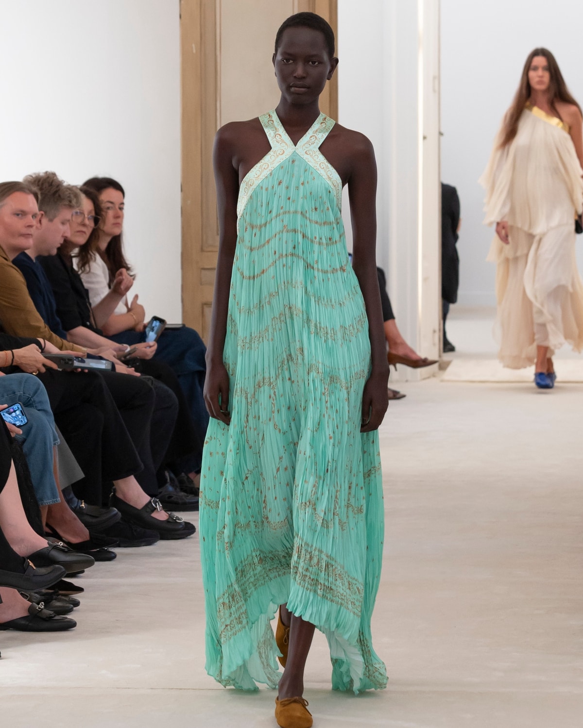 Un look Alberta Ferretti primavera-estate 2026 (courtesy Alberta Ferretti)