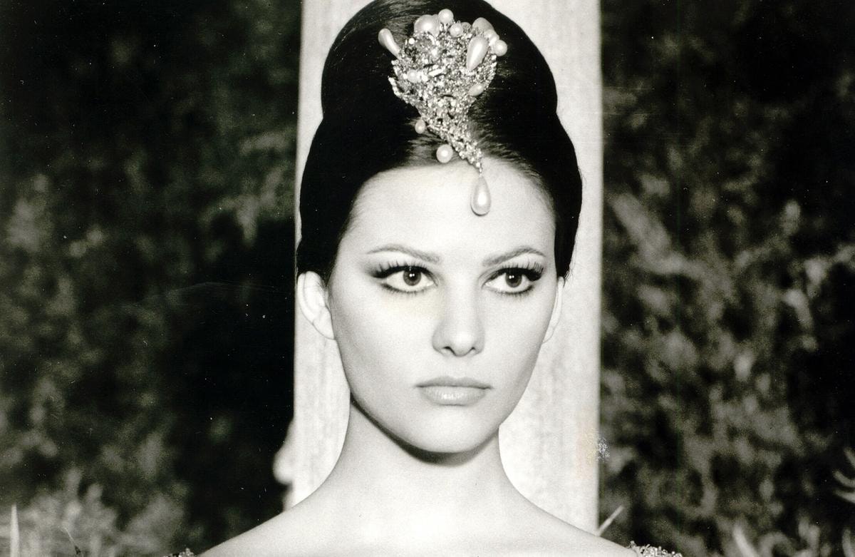 Claudia Cardinale: 7 motivi per cui è l’antidiva perfetta. E resterà un’icona senza tempo